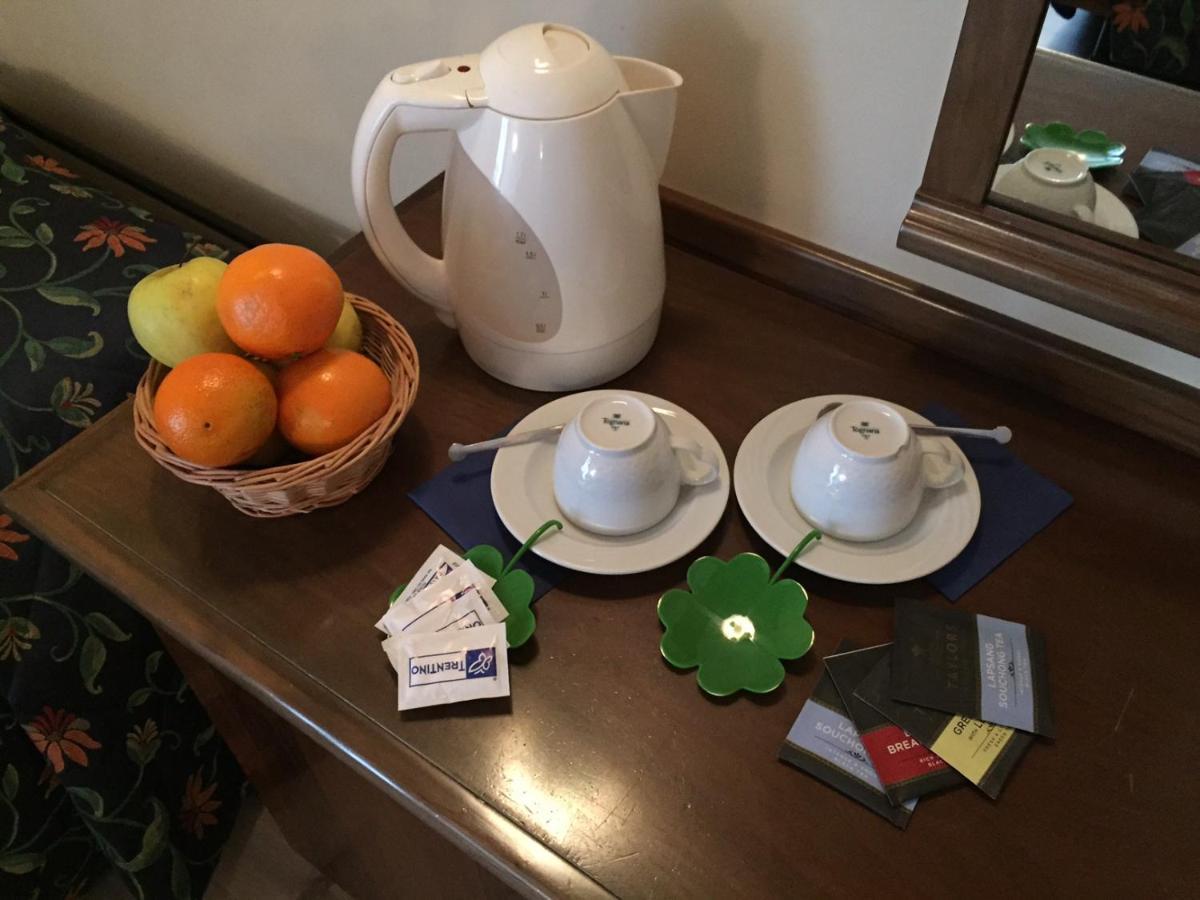 Hotel Quadrifoglio بينْسولُ المظهر الخارجي الصورة