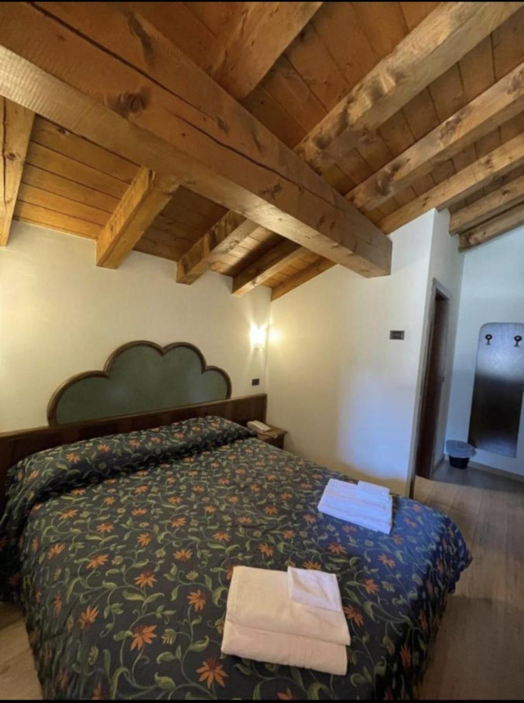 Hotel Quadrifoglio بينْسولُ المظهر الخارجي الصورة