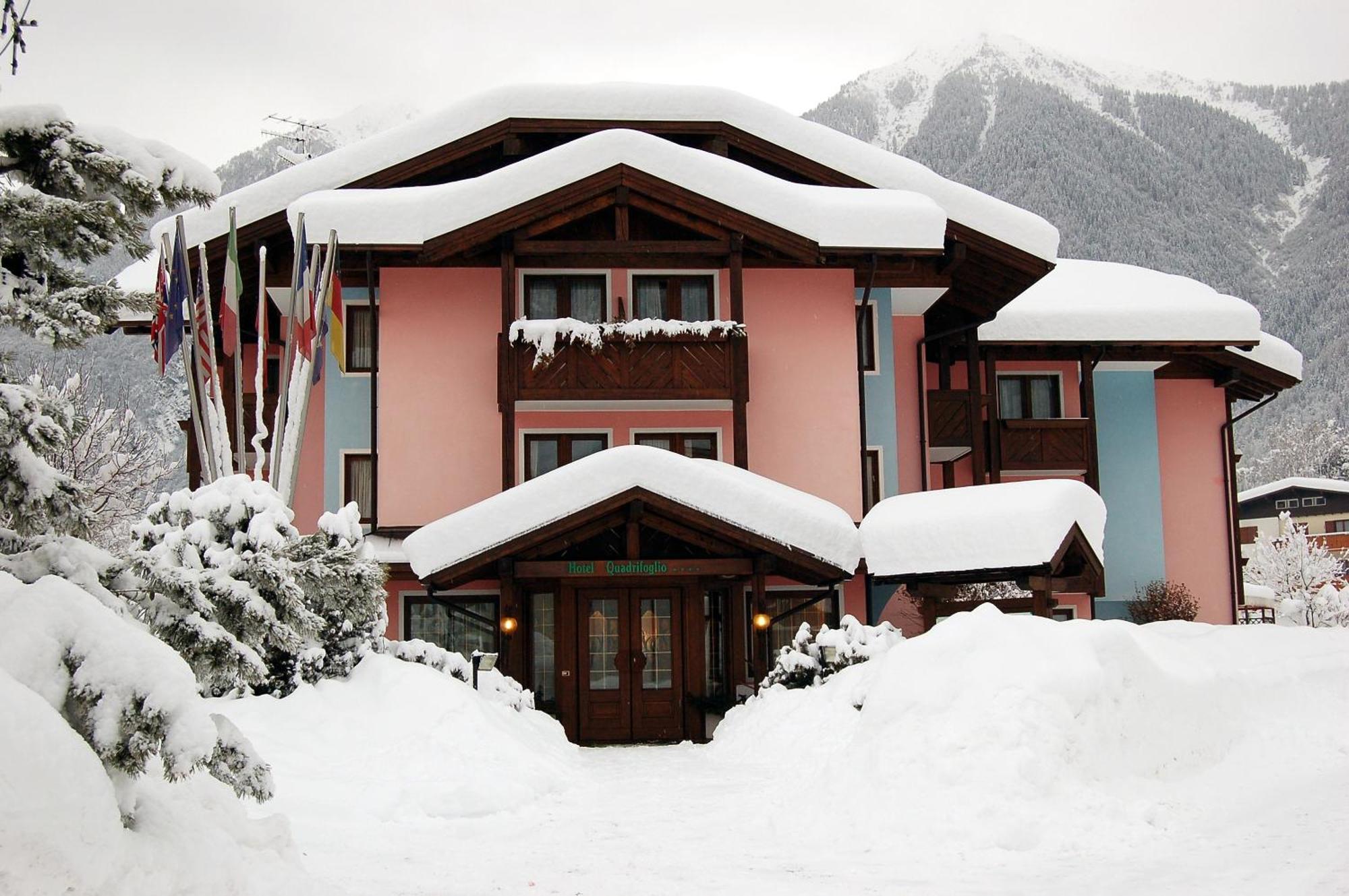 Hotel Quadrifoglio بينْسولُ المظهر الخارجي الصورة