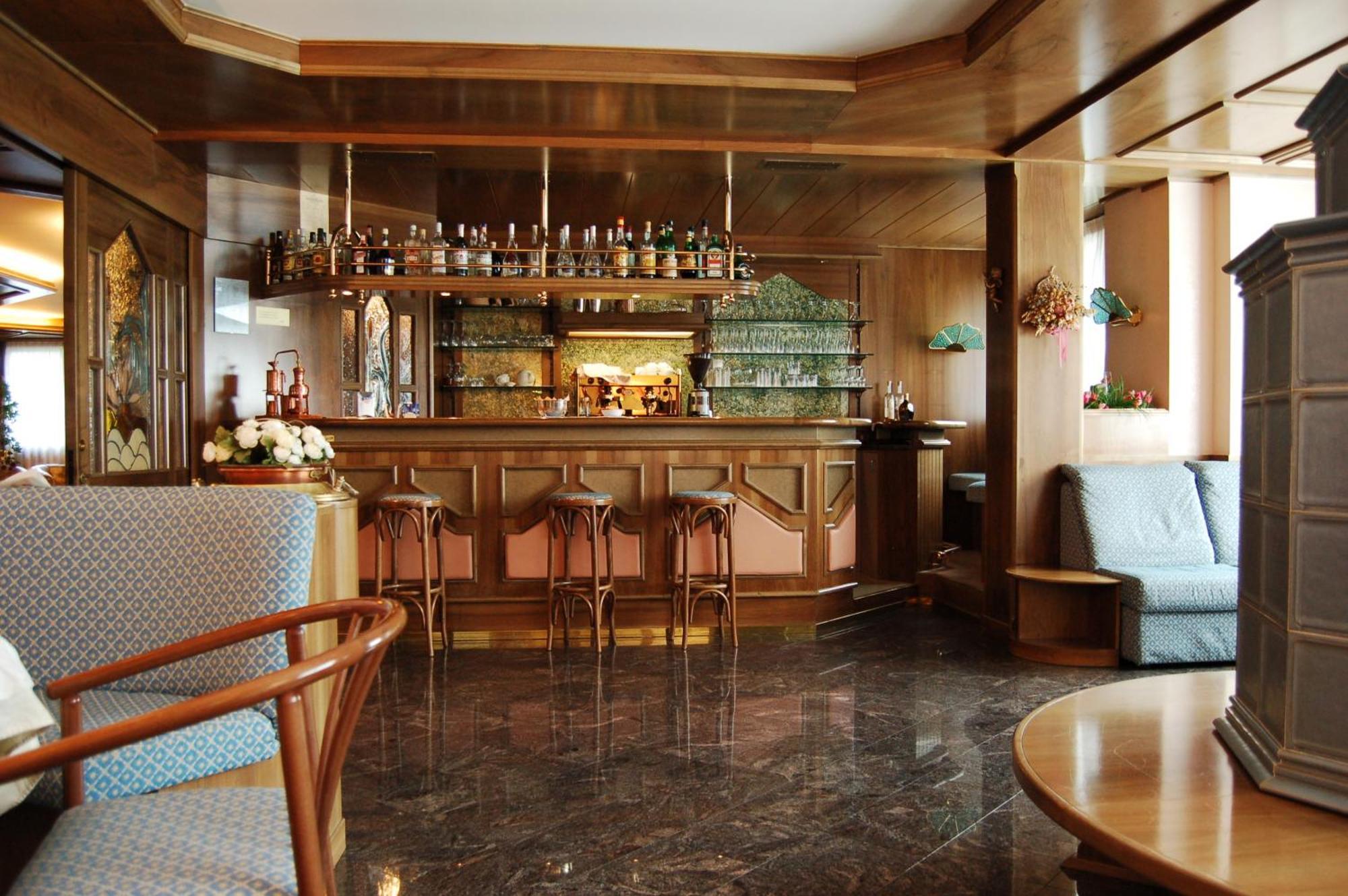 Hotel Quadrifoglio بينْسولُ المظهر الخارجي الصورة