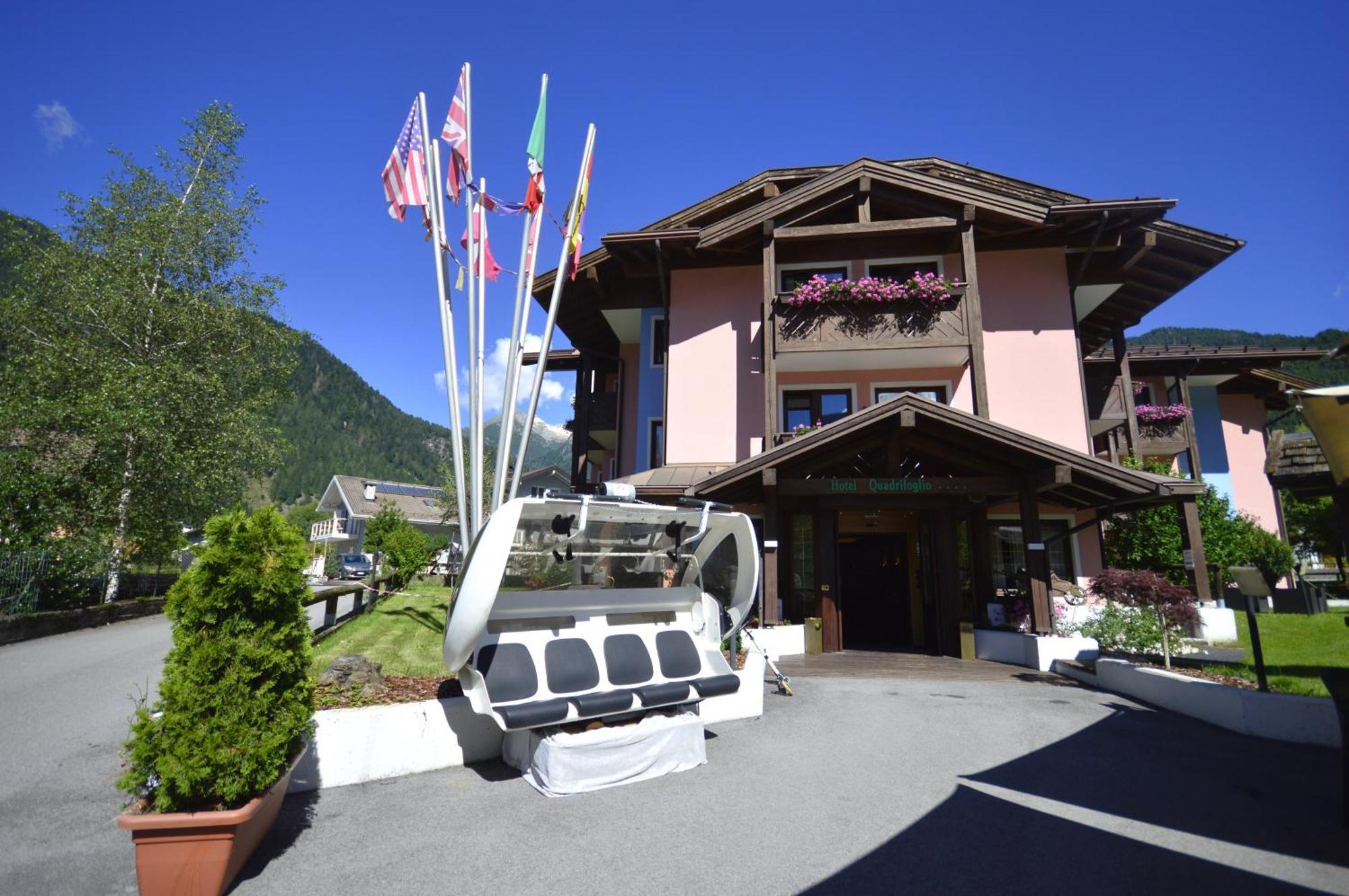 Hotel Quadrifoglio بينْسولُ المظهر الخارجي الصورة