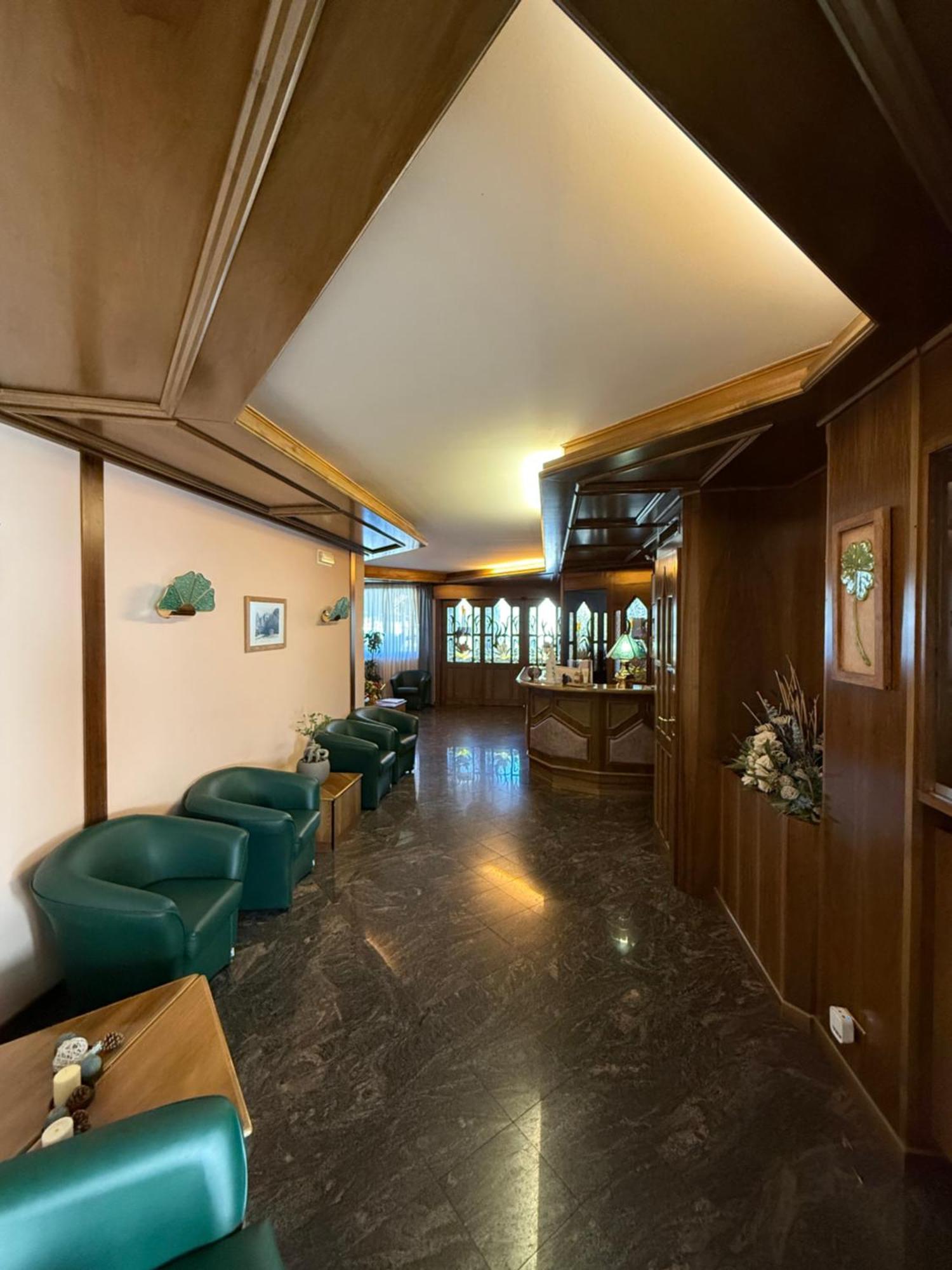 Hotel Quadrifoglio بينْسولُ المظهر الخارجي الصورة
