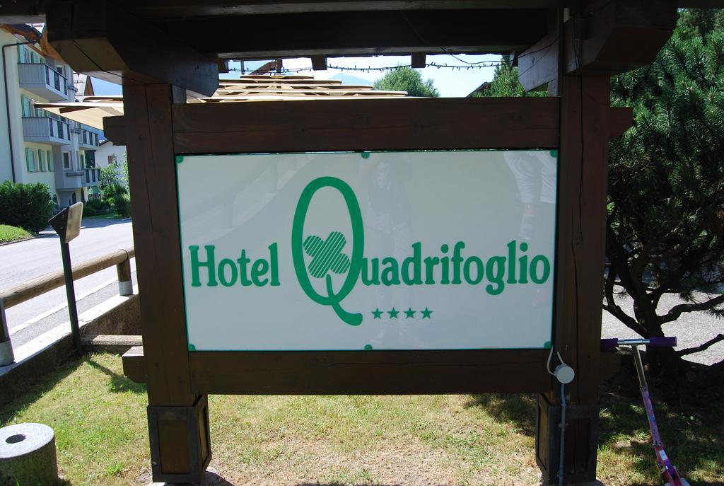Hotel Quadrifoglio بينْسولُ المظهر الخارجي الصورة
