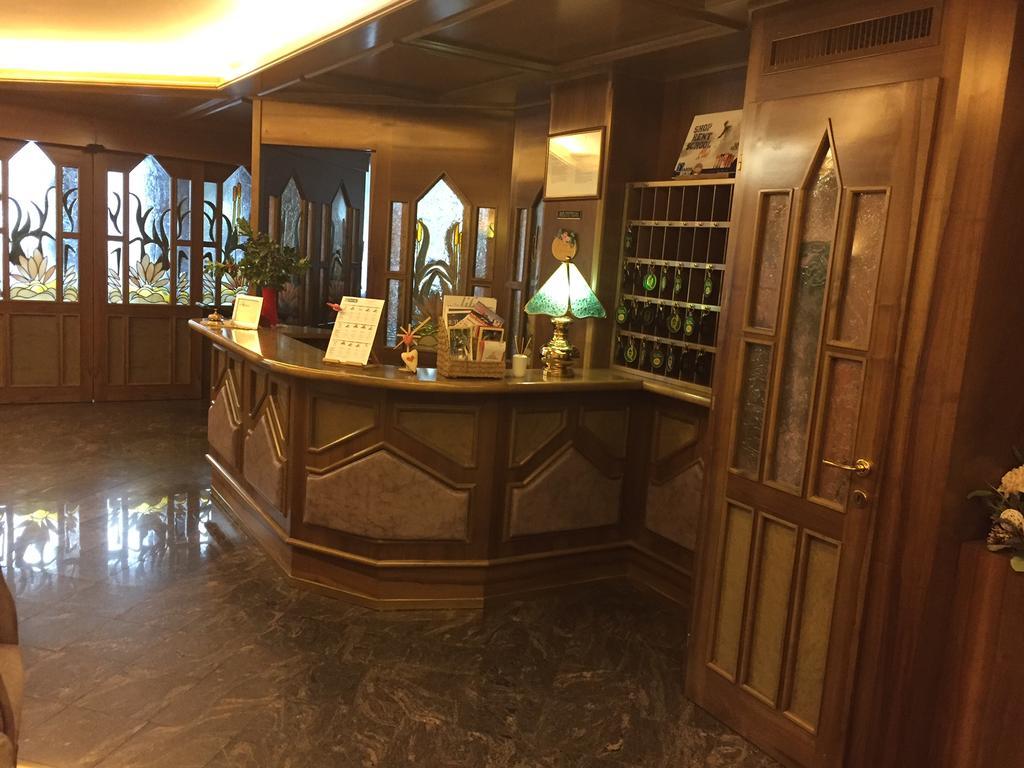 Hotel Quadrifoglio بينْسولُ المظهر الخارجي الصورة